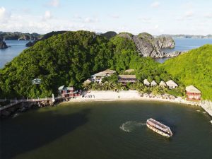 Cát Bà là địa điểm du lịch thu hút đông đảo du khách trong nước và quốc tế